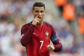 2026世界杯官网-绝境王者与风暴教练，德约科维奇的十五连败与FPX教练的信任危机
